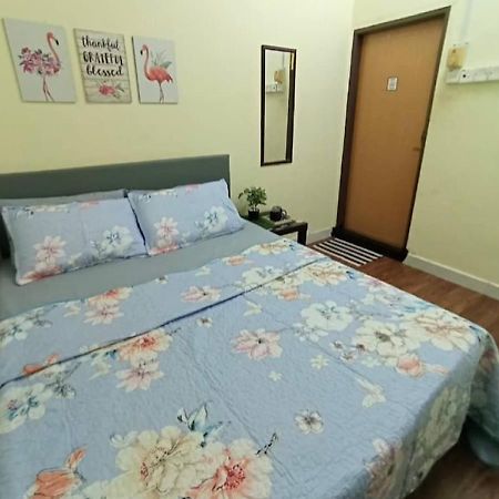 Roomstay Kuala Nerus Gated Parking - 6M To Beach & 15M To Drawbridge Куала-Тренгану Екстер'єр фото