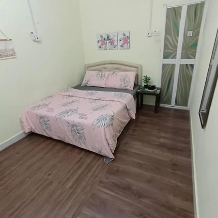 Roomstay Kuala Nerus Gated Parking - 6M To Beach & 15M To Drawbridge Куала-Тренгану Екстер'єр фото